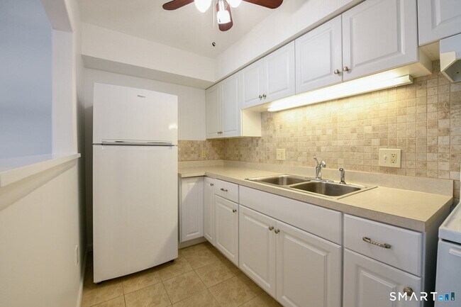 Building Photo - 2 Hamre Ln