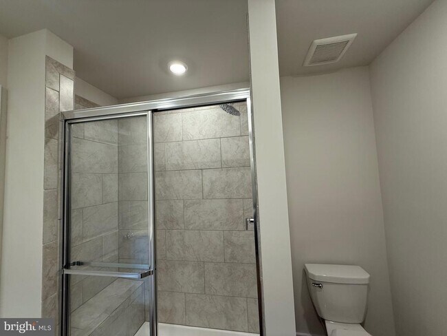 Building Photo - 1670 Lake Placid Dr