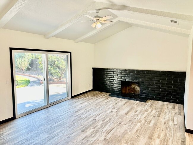 Building Photo - Clovis 3/2 with Large Lot