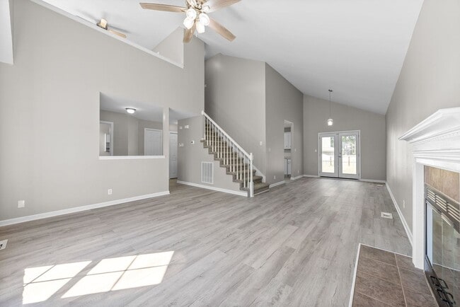 Building Photo - 3792 McAllister Dr