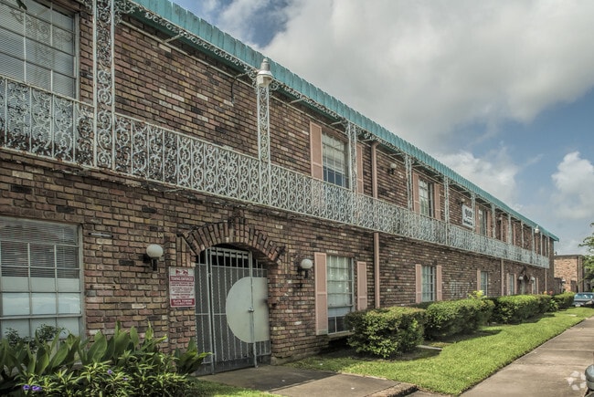 Building Photo - Beechnut Gardens