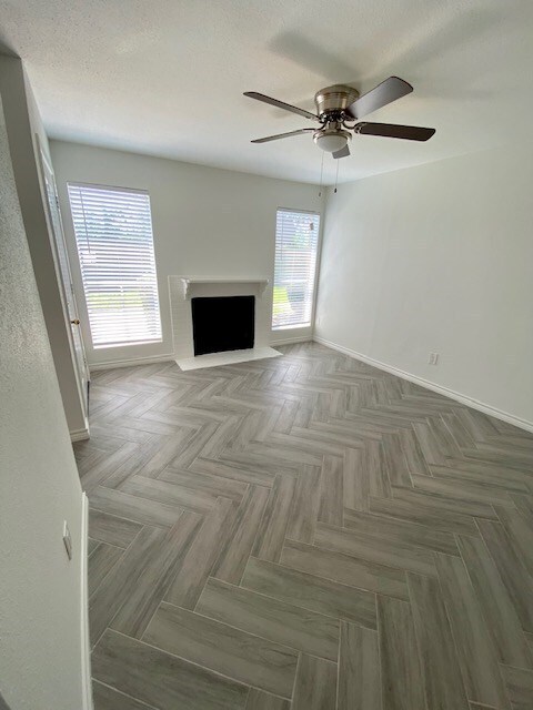 Building Photo - 3900 Woodchase Dr