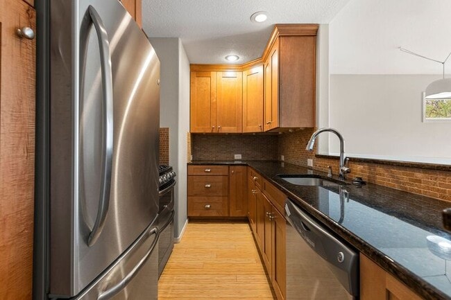 Building Photo - 923 SE 34th Ave