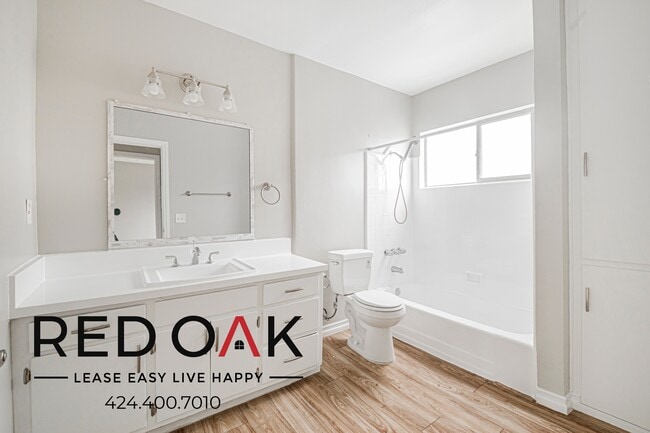 Building Photo - 15405 Vanowen St