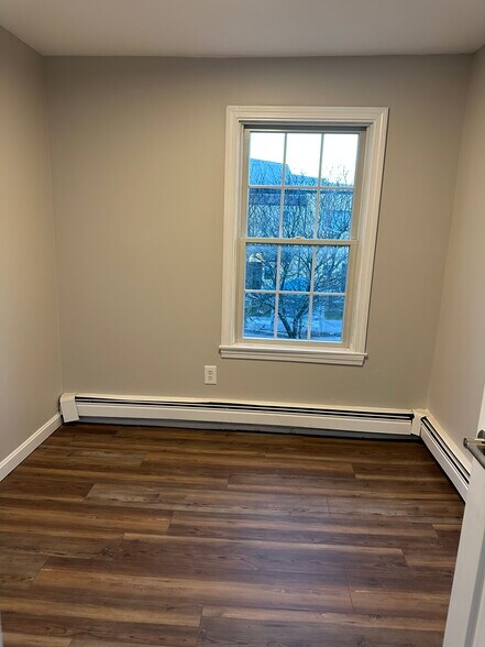 Building Photo - 1183 Kingstown Rd