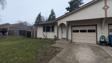 Building Photo - 14616 NE Coast Pine Ct