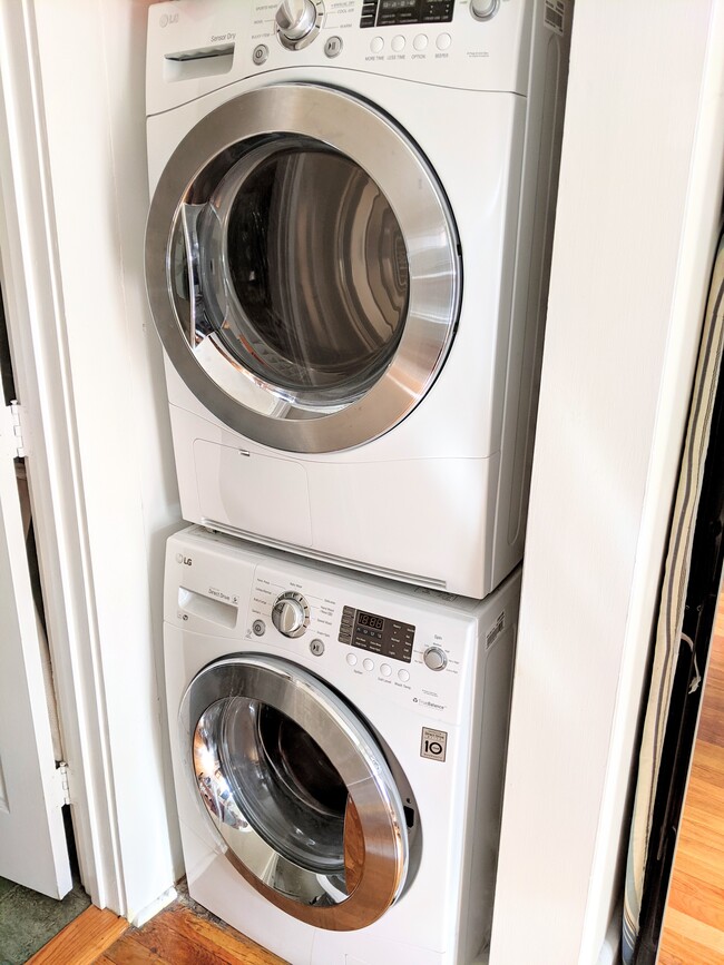 In-unit Washer & Dryer - 30 Buena Vista Park