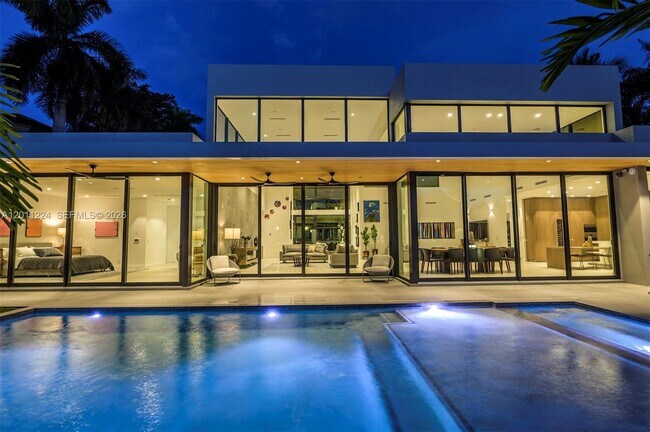 Building Photo - 401 Royal Plaza Dr