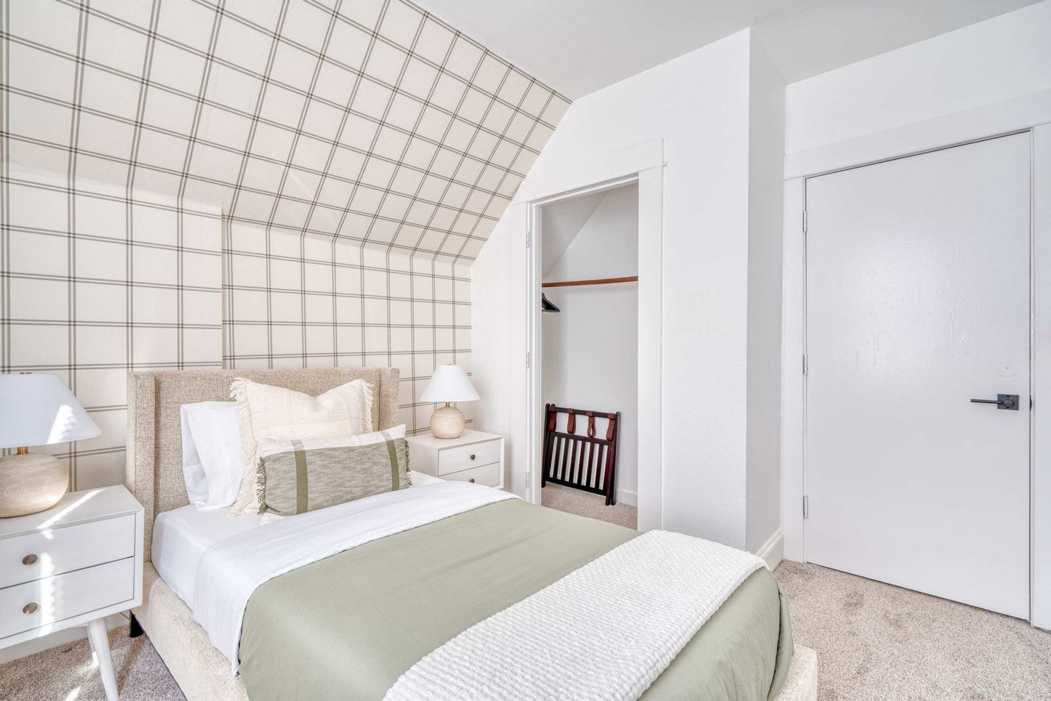 Building Photo - 3029 S Water Ave