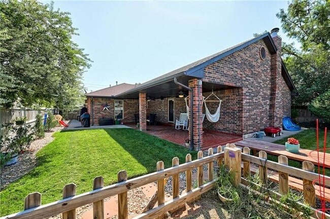 Building Photo - 3 Bed 2.5 Bath 2 Car Garage in Westmoor Ad...