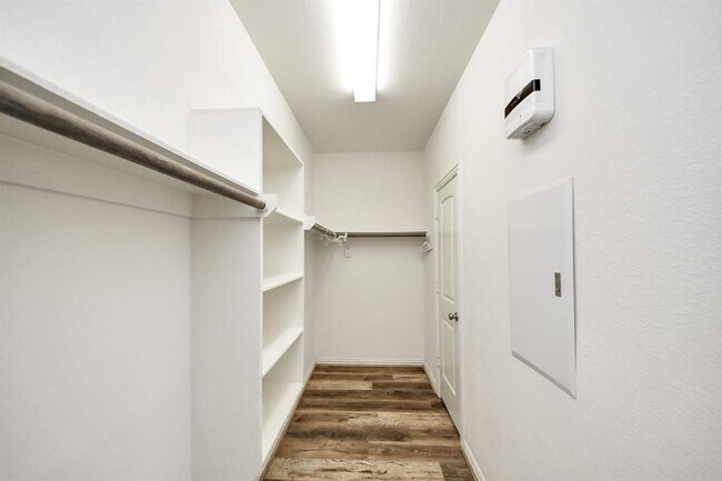 Building Photo - 2439 Dark Elm Dr