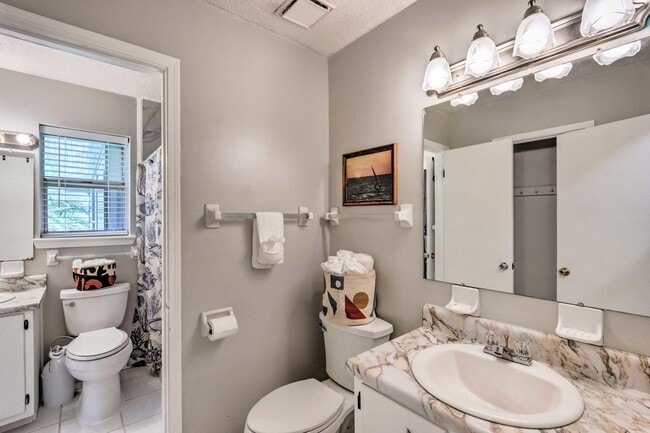 Building Photo - 1223 Redwood Ln