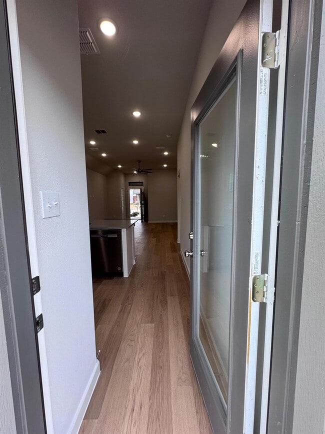 Building Photo - 3817 Monticello Dr