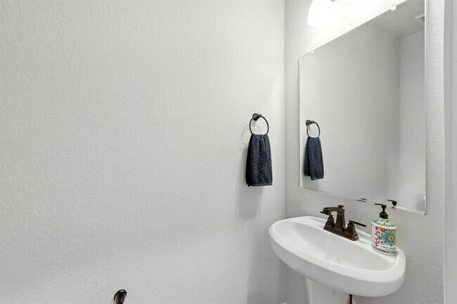 Building Photo - 8007 Orizzonte St