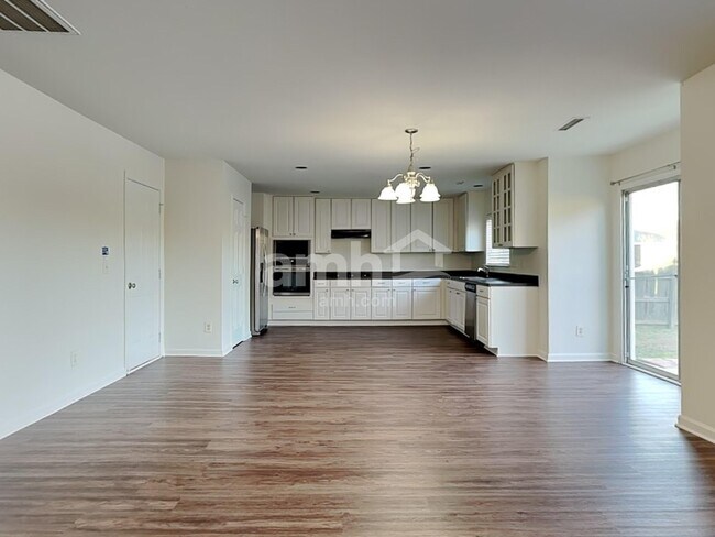 Building Photo - 204 Edgecroft Way