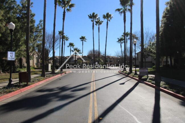 Building Photo - Newer 3bd/2.5ba North Natomas Condo with 2...