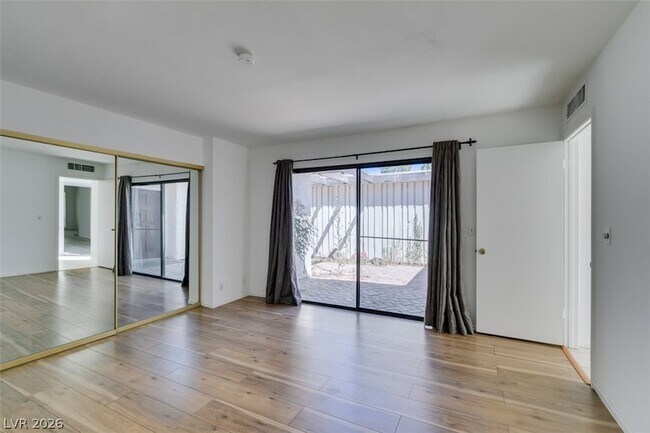 Building Photo - 3452 Pino Cir