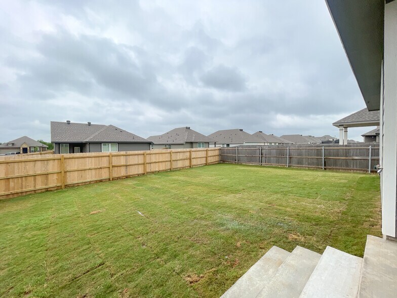 Building Photo - 6912 Llano Dr