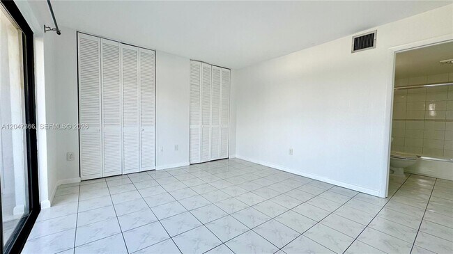 Building Photo - 130 S Shore Dr