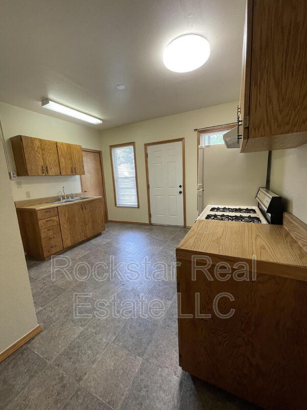 Building Photo - 1420 E 16th Ave