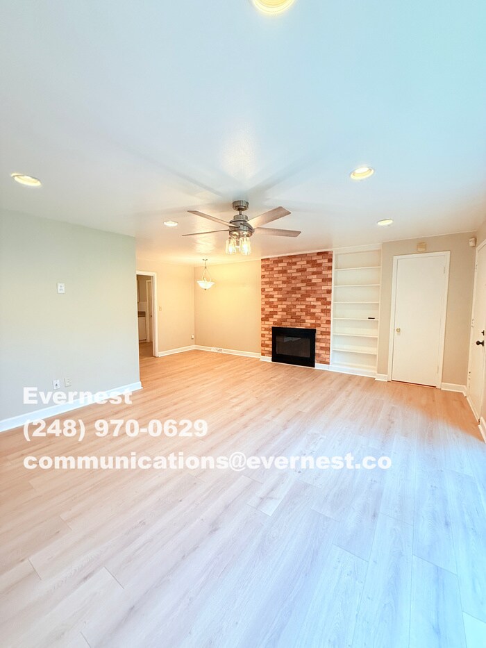Building Photo - 17252 Sunnybrook Dr