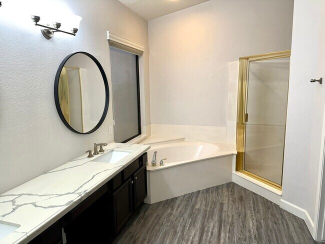 Building Photo - Gorgeous remodel update! No neighbors behind hillside lot
