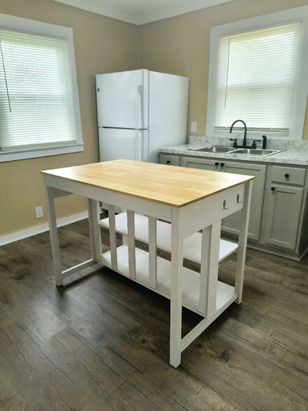 Building Photo - 916 Finley Beech Rd