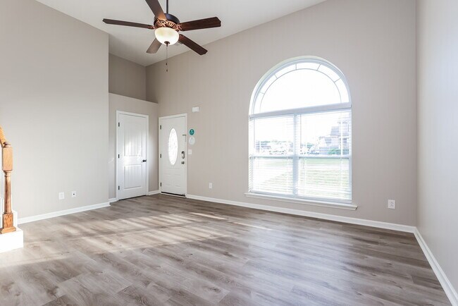 Building Photo - 713 Wildwood Dr