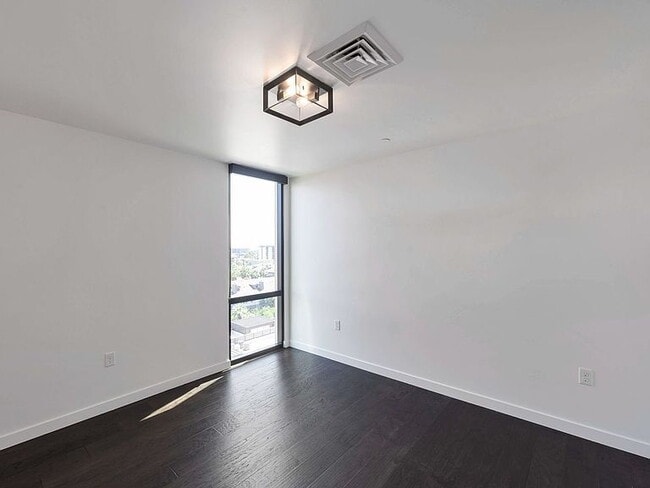 Building Photo - "Spacious 2-Bed, 2-Bath Gem in the Heart of Phoenix - 1188 Sq Ft of Modern Living!"