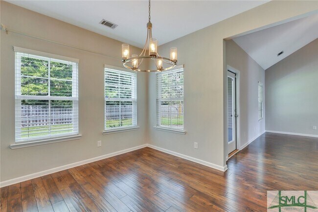 Building Photo - 136 Waverly Way