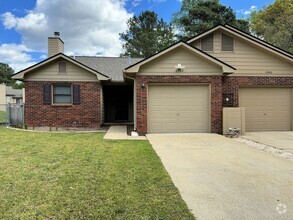 Building Photo - Charming 3 Bed, 2 Bath Home in Gated Commu...