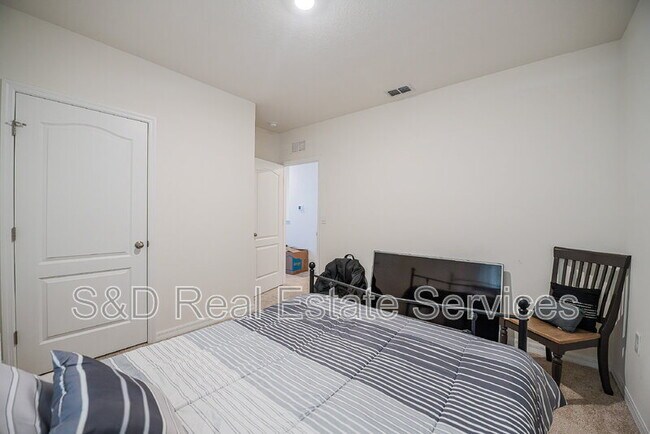 Building Photo - 3883 Resting Robin Ave