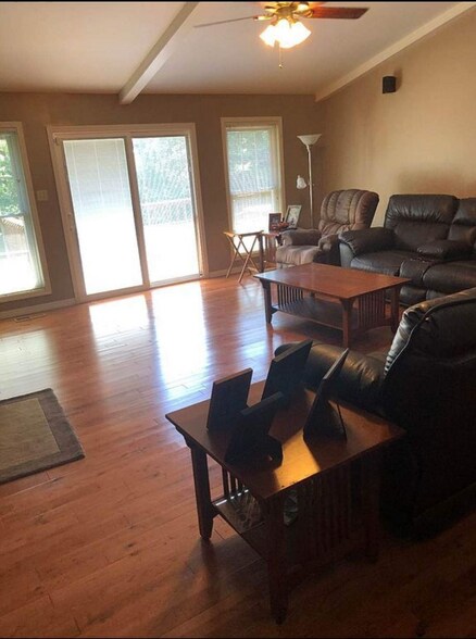 Building Photo - 11 Henry Ct