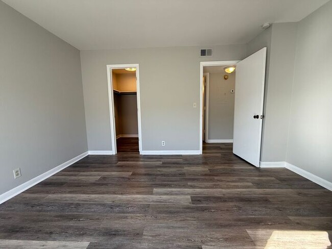 Building Photo - Adorable Apartment in Southern Hills Condo's!