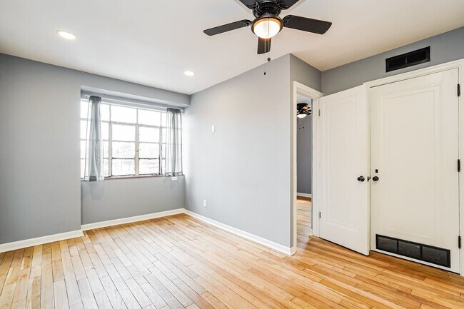 Building Photo - 10-20 E. Deshler Ave
