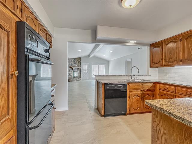 Building Photo - 7608 Meadow Oaks Dr