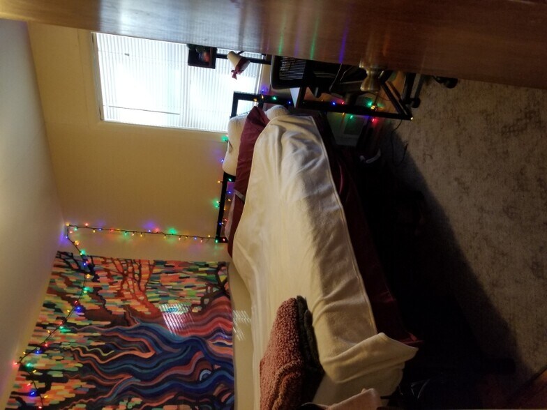 Building Photo - 1325 Crestmore Pl