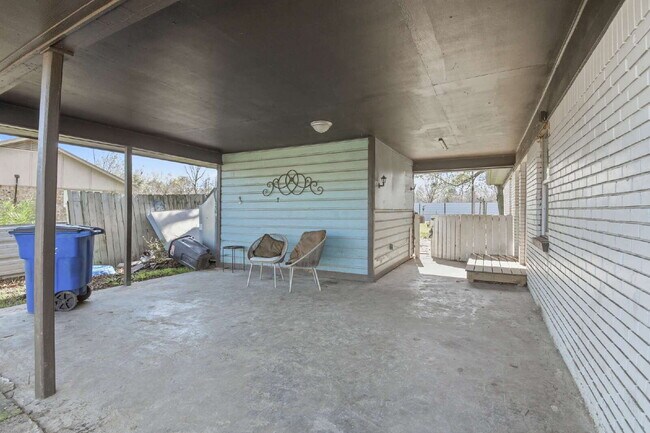 Building Photo - 6318 Laramie St