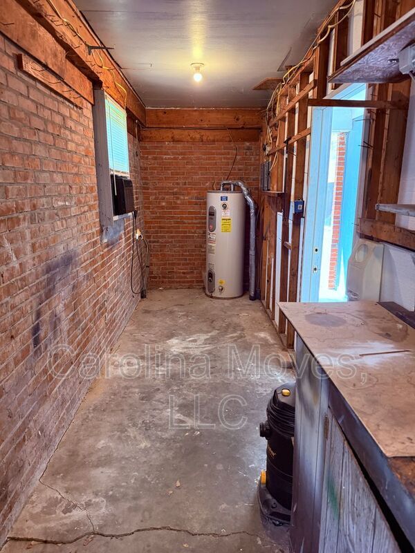 Building Photo - 107 Bismark Dr