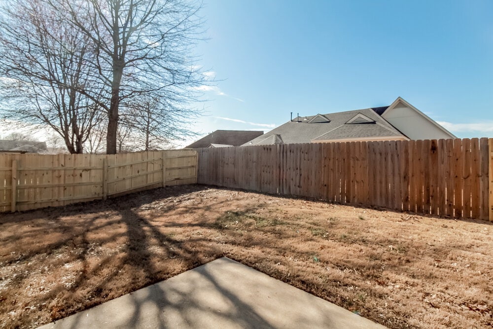 Building Photo - 7677 Fox Hunt Dr E