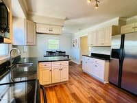 Building Photo - Charming Rancher in the Heart of Colonial Place