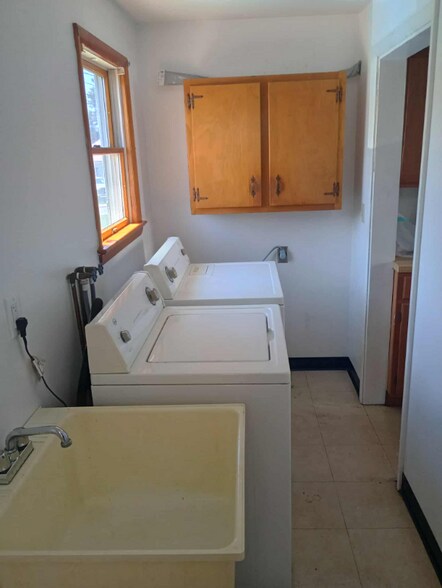 Building Photo - 20 W College Ave