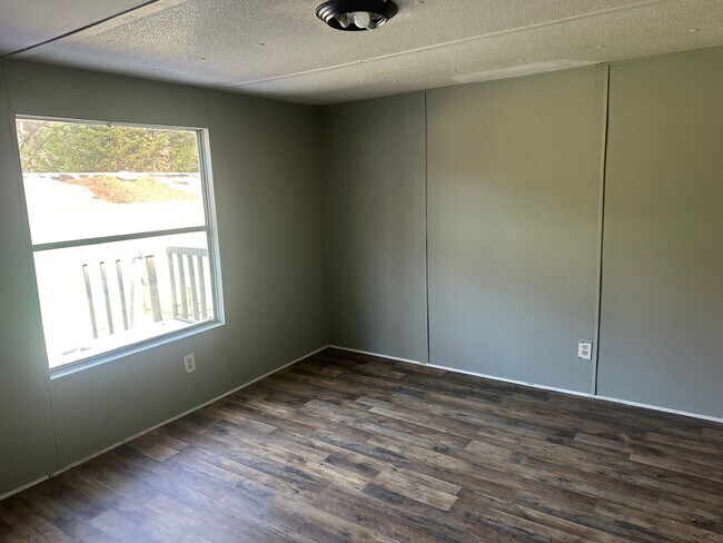 Building Photo - 61 Daniel Dr