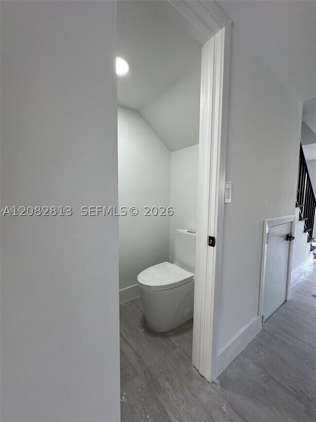 Building Photo - 6628 SW 41st St