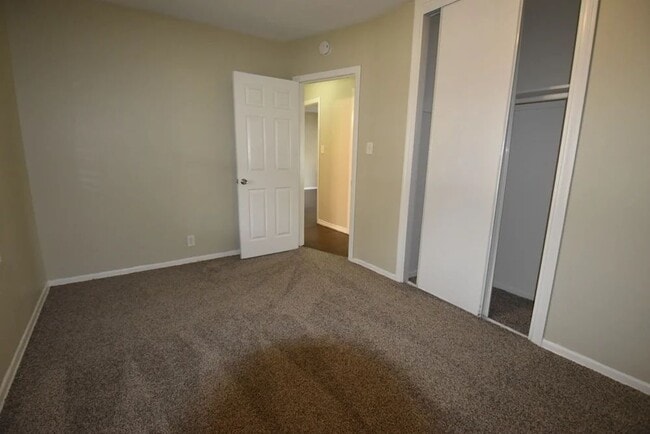 Building Photo - 10831 Rosecrans Ave