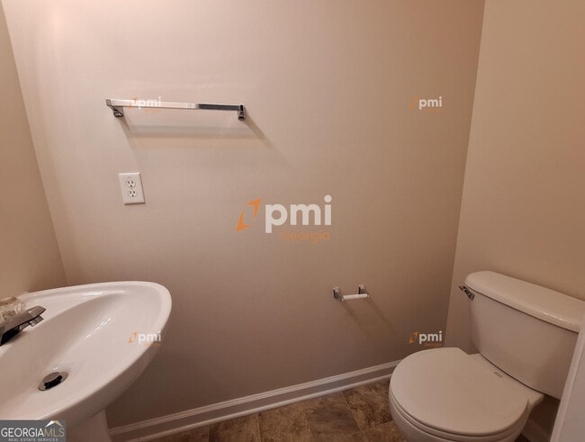 Building Photo - 1311 Vine Cir