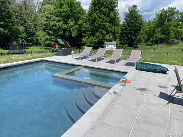 Building Photo - 7 Paiges Way