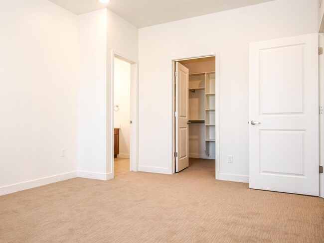 Building Photo - 2021 N 200 E