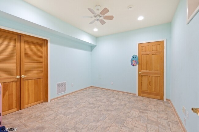 Building Photo - 4141 Bloomingdale Dr