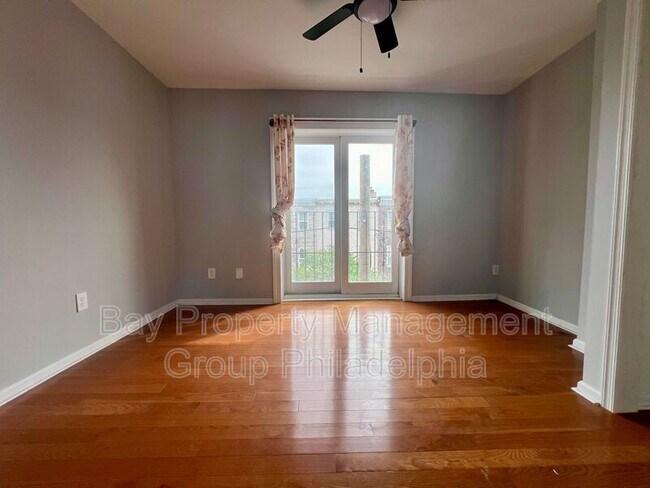 Building Photo - 827 Almond St
